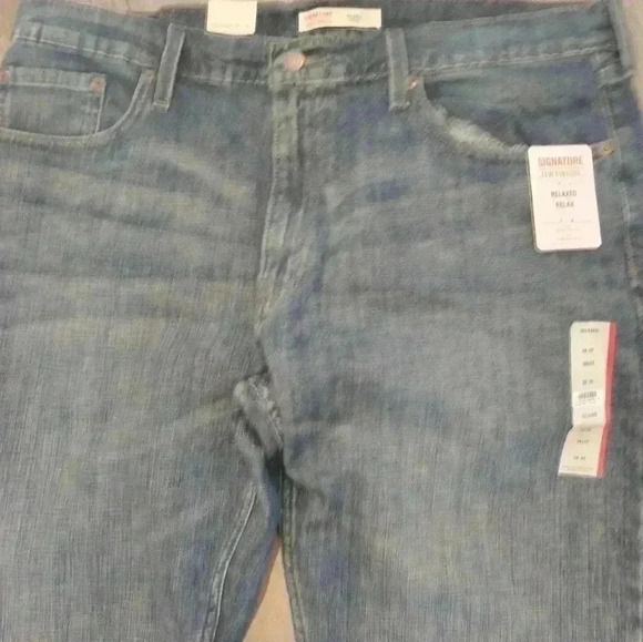Levis - Picture 2 of 7